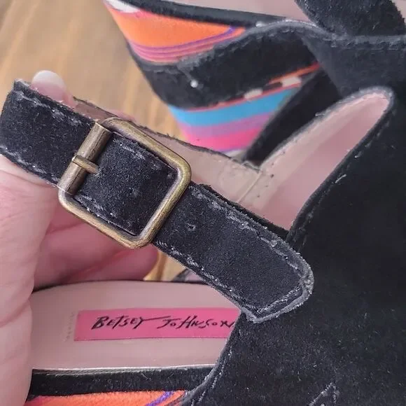 Betsey Johnson. Ajaya. Stylish Black and Multicolor Wedge Sandals. Size 9. - Picture 5 of 8